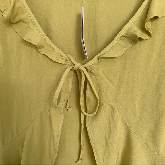 AMERICAN EAGLE RUFFLED WRAP TOP NWT - Picture 3 of 9